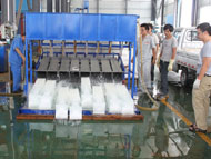 Ice thawing process of block ice machine