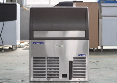 Self-contained cube ice machine