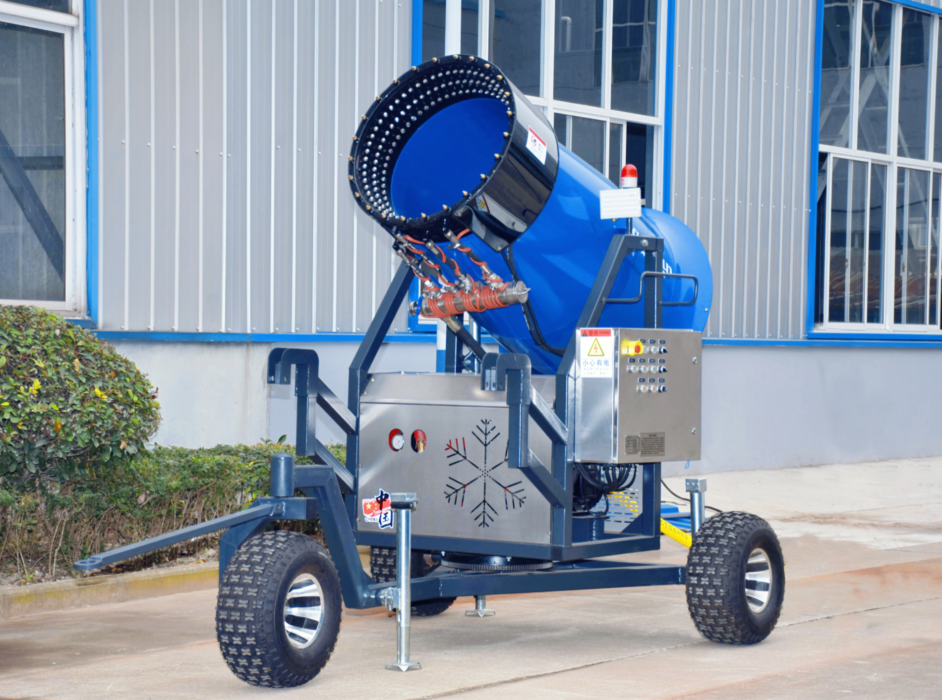 Modern snow cannon machine for commercial snowmaking with high-efficiency nozzle design