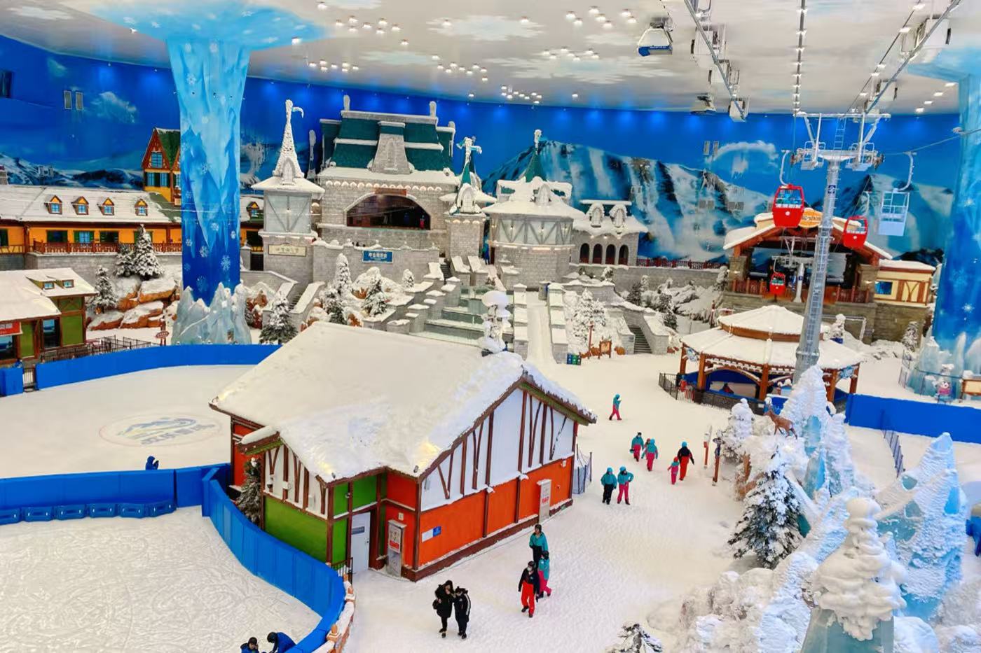 Large-scale indoor snow park is built by Focusun featuring professional tubing hills and ski slopes maintained by industrial snow makers.