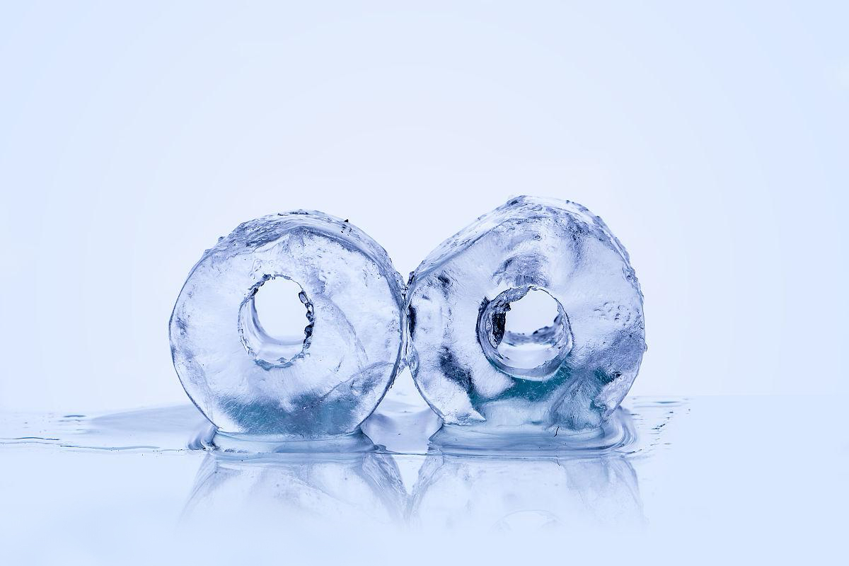 Comparison of Focusun tube ice diameters showing 22mm, 29mm, and 35mm hollow cylindrical ice sizes for catering, retail, and seafood applications