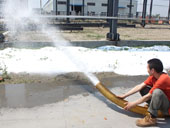 Artificial snow maker