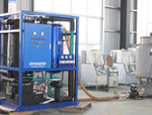 Easy operation ice tube maker