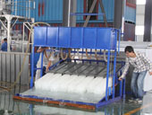 Brine refrigeration block ice machine