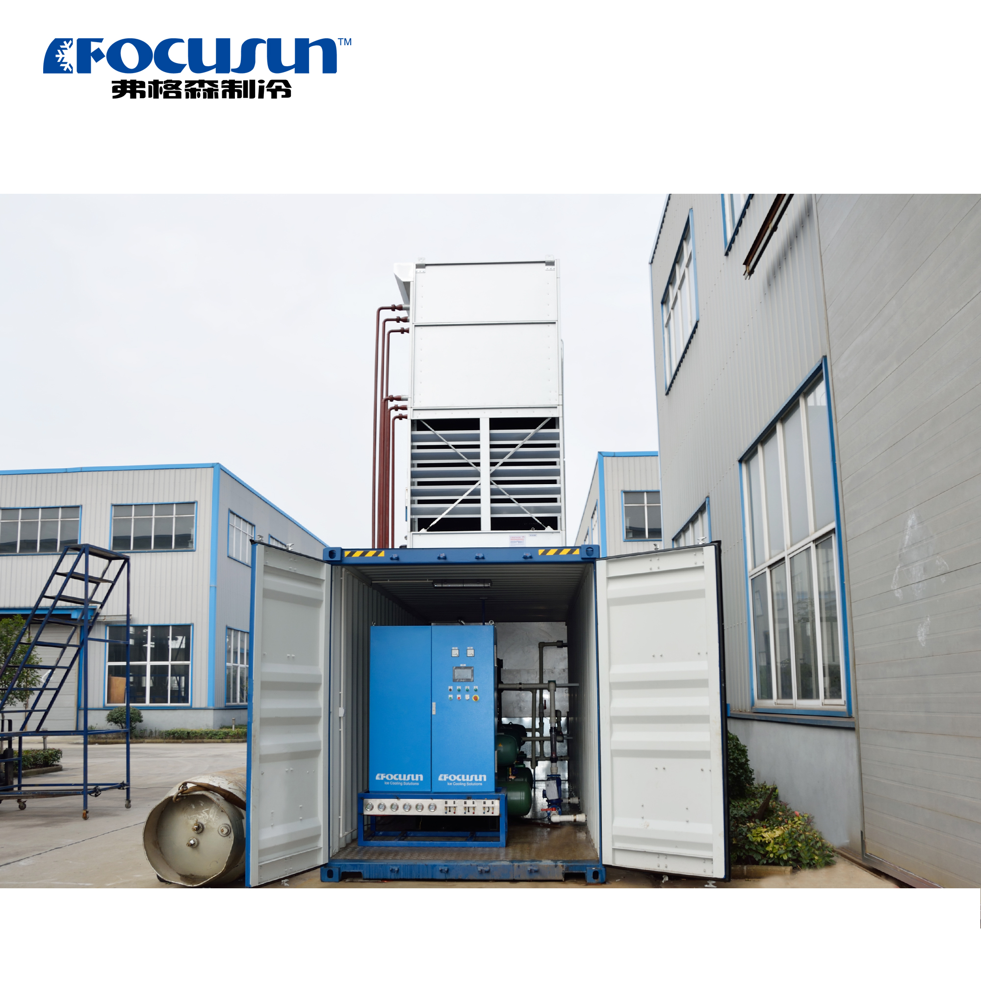 Industrial water chiller piping and circulation system for efficient temperature control