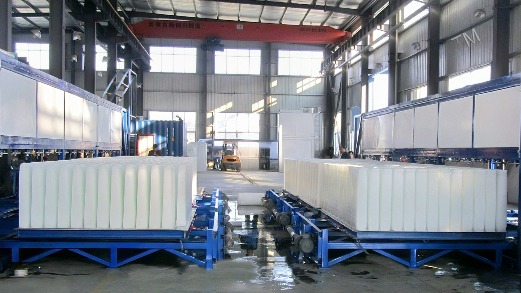Direct cooling block ice maker producing 5 to 100 kg ice blocks