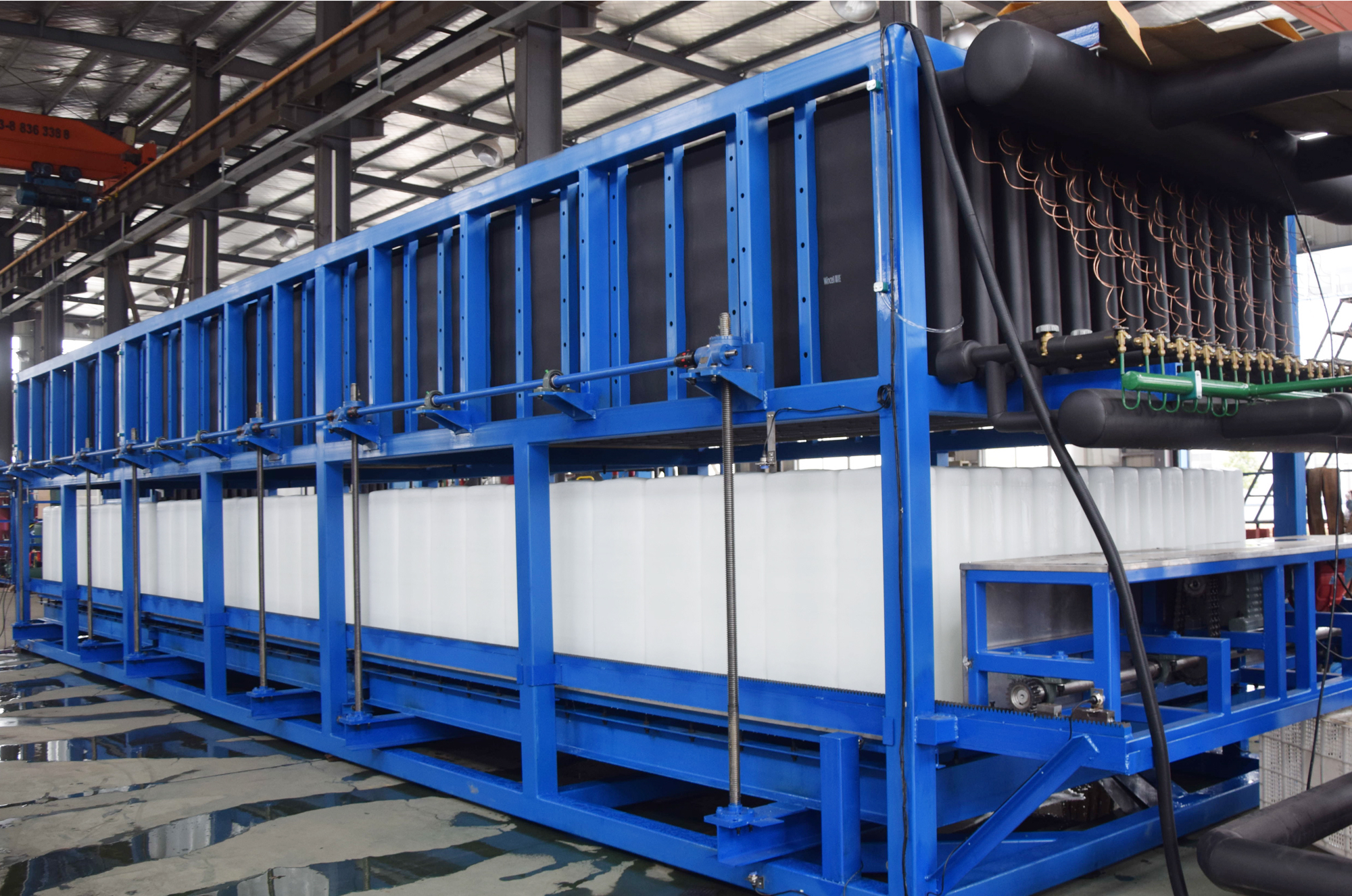 Heavy-duty industrial block ice machine with corrosion-resistant titanium pipe coils